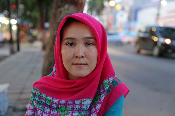 Hazara asylum seeker Shiringul first fled Afghanistan to Pakistan and then when the danger spread to Pakistan, she was forced to flee again, this time to Indonesia. She said the streets outside of Kalideres immigration detention centre were her best option. Source/ Gemima Harvey